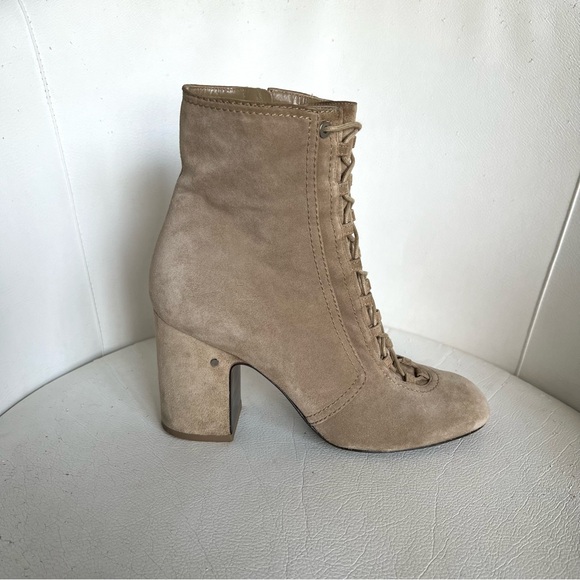 (͒ ॢ X ॢ)͒

Tan Suede Victorian Lace Up Ankle Boots - Picture 17 of 17